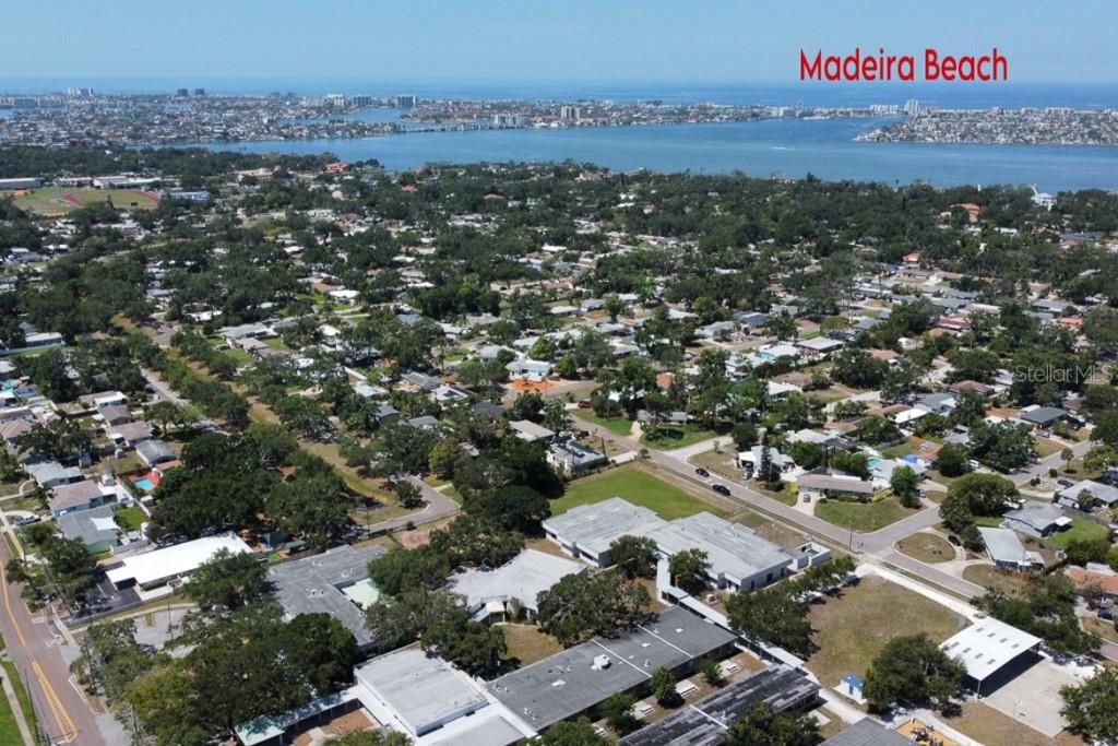 Image 1 of property listing at 1826 COUNTRY CLUB ROAD N, St Petersburg, FL 33710