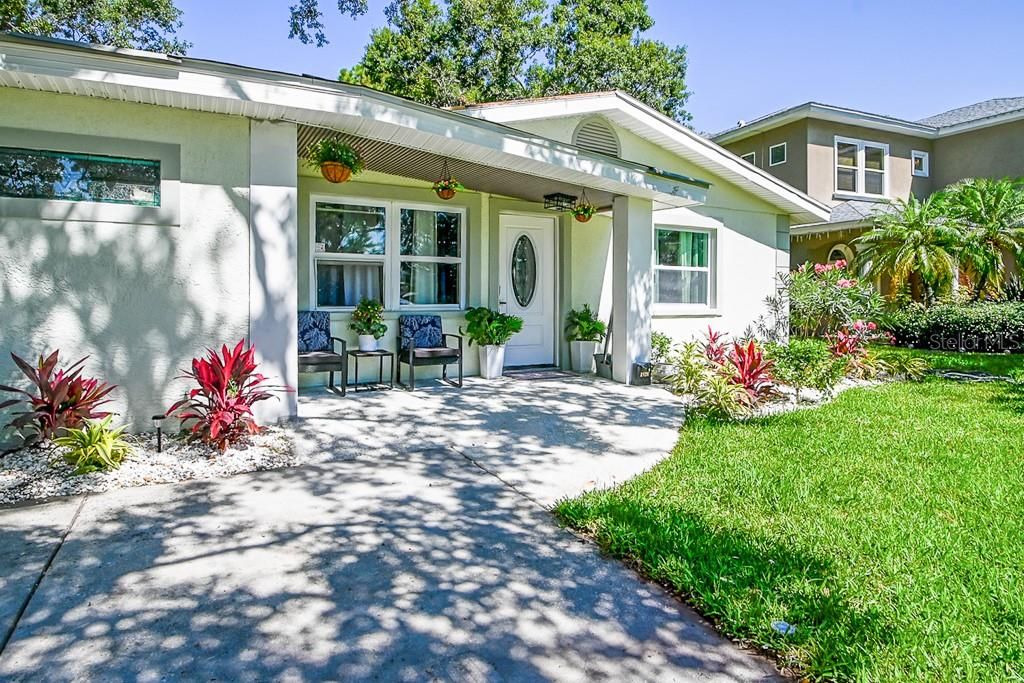 Image 16 of property listing at 1826 COUNTRY CLUB ROAD N, St Petersburg, FL 33710