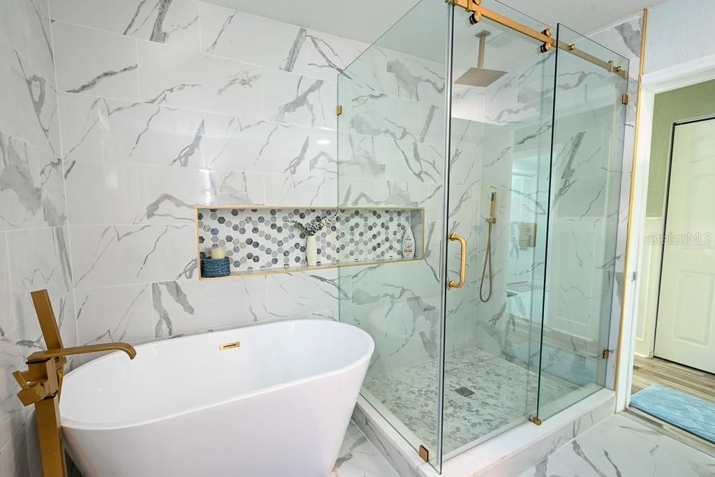 Image 30 of property listing at 1826 COUNTRY CLUB ROAD N, St Petersburg, FL 33710