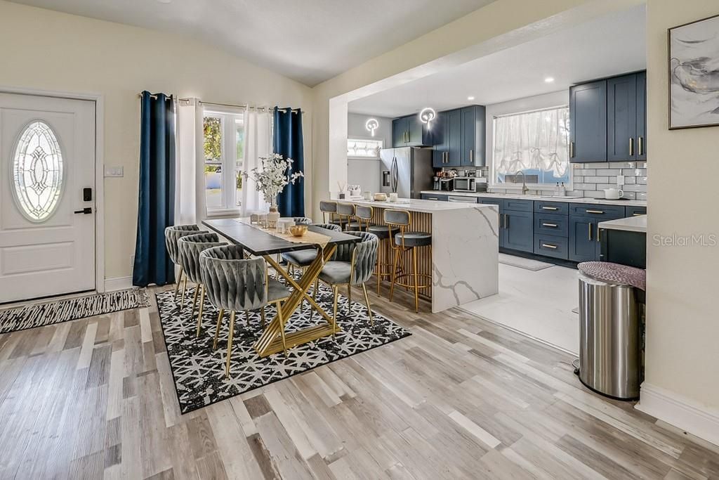 Image 4 of property listing at 1826 COUNTRY CLUB ROAD N, St Petersburg, FL 33710