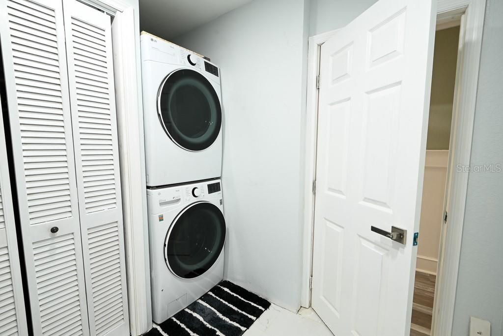 Image 31 of property listing at 1826 COUNTRY CLUB ROAD N, St Petersburg, FL 33710