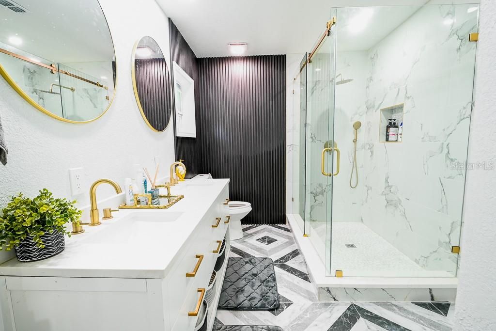 Image 9 of property listing at 1826 COUNTRY CLUB ROAD N, St Petersburg, FL 33710