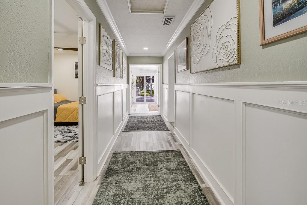 Image 10 of property listing at 1826 COUNTRY CLUB ROAD N, St Petersburg, FL 33710