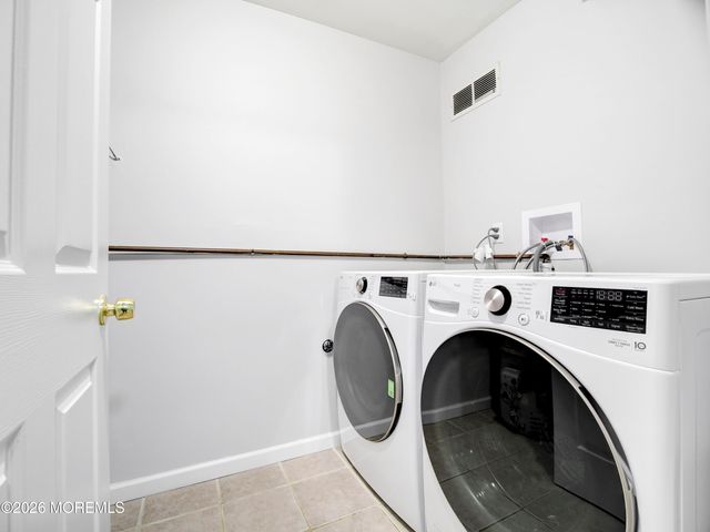 18-4 Augusta Court, Freehold, NJ 07728