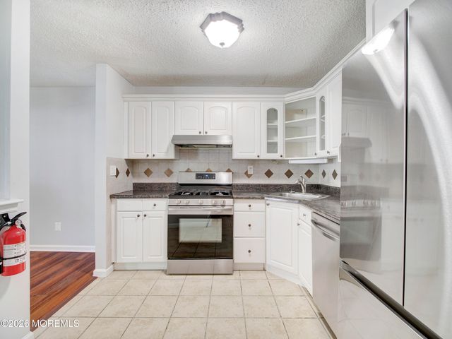 18-4 Augusta Court, Freehold, NJ 07728