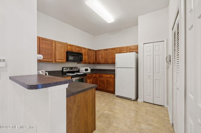 5050 PLAYPEN Drive 4-7, Jacksonville, FL 32210