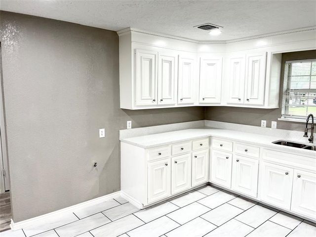 1604 Broken Arrow Street, Baytown, TX 77521