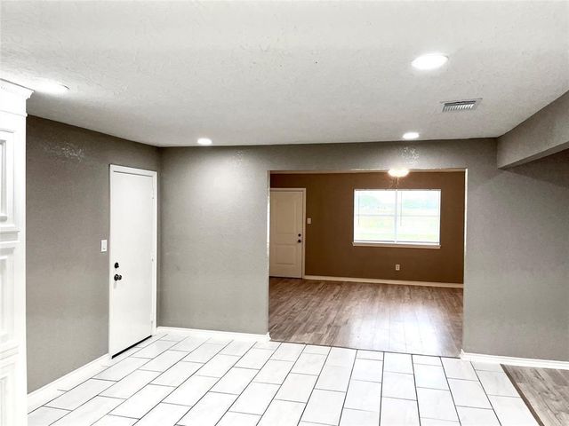 1604 Broken Arrow Street, Baytown, TX 77521