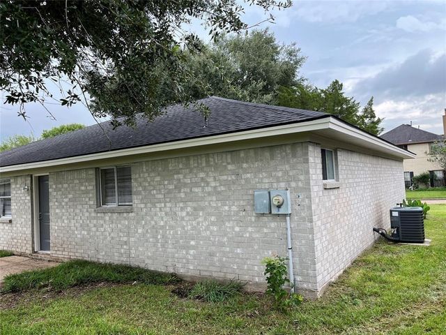 1604 Broken Arrow Street, Baytown, TX 77521