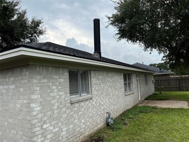 1604 Broken Arrow Street, Baytown, TX 77521