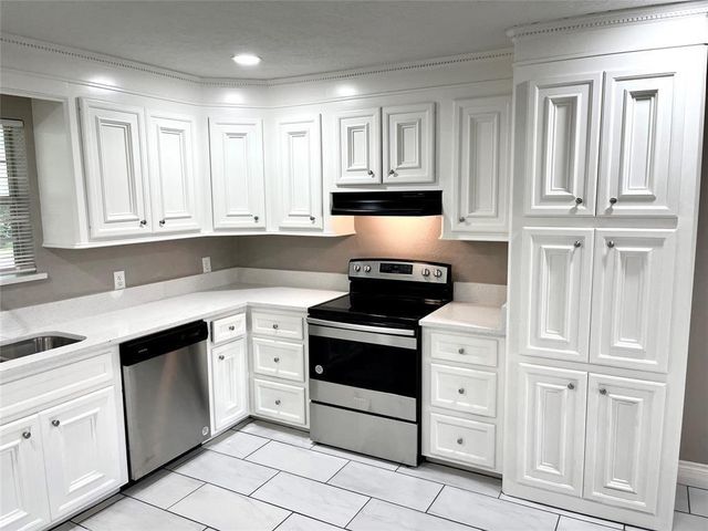 1604 Broken Arrow Street, Baytown, TX 77521