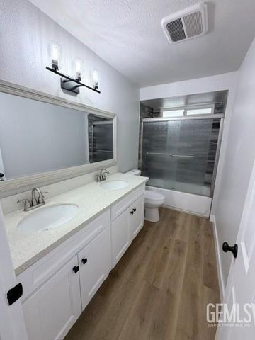 1105 S Oleander Avenue, Bakersfield, CA 93304