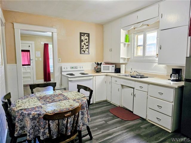 1726 Elmwood Avenue, Niagara Falls, NY 14301