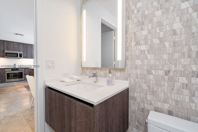 68 SE 6th St 2807, Miami, FL 33131