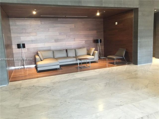 68 SE 6th St 2807, Miami, FL 33131