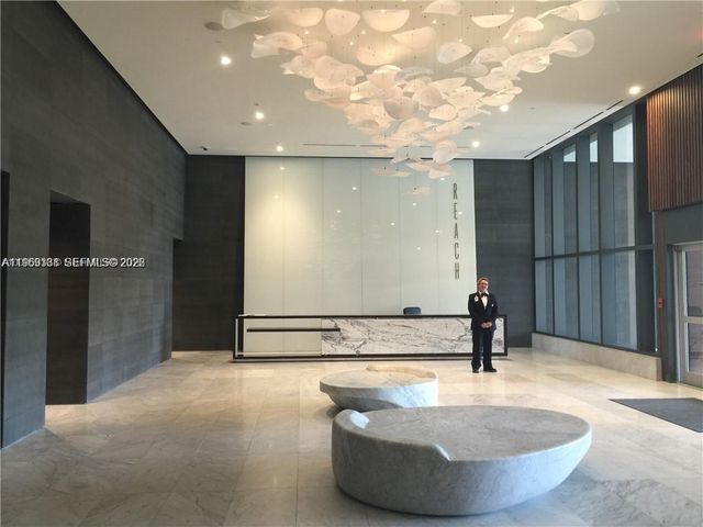 68 SE 6th St 2807, Miami, FL 33131