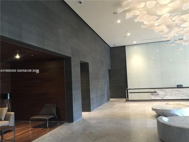 68 SE 6th St 2807, Miami, FL 33131