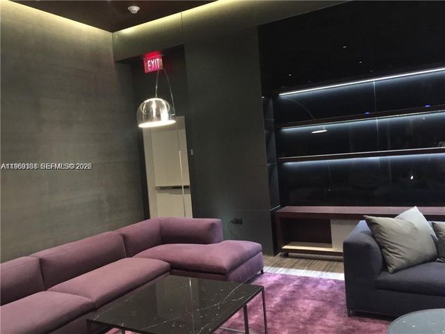 68 SE 6th St 2807, Miami, FL 33131