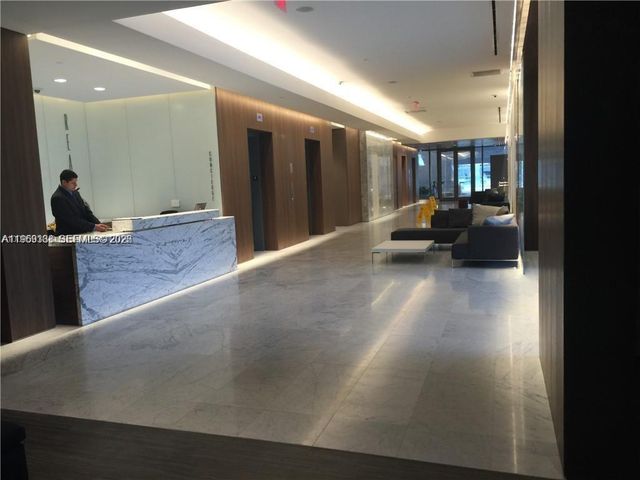 68 SE 6th St 2807, Miami, FL 33131