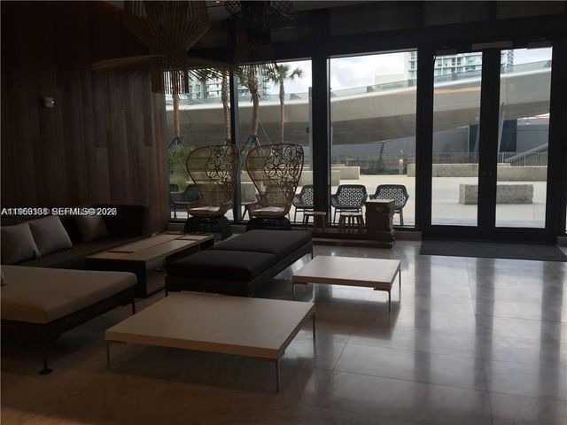 68 SE 6th St 2807, Miami, FL 33131