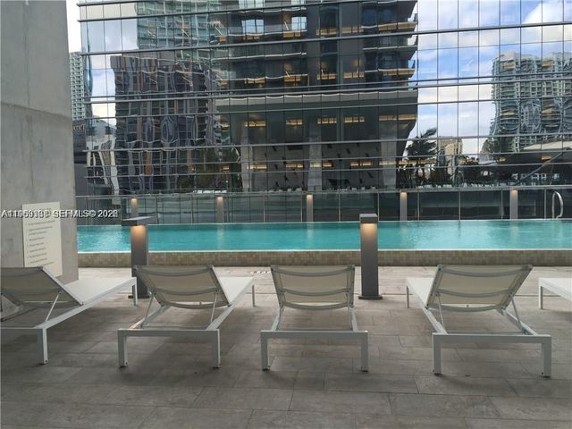 68 SE 6th St 2807, Miami, FL 33131