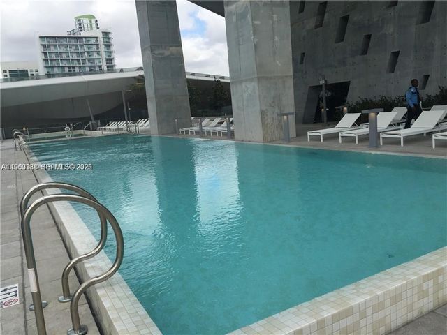 68 SE 6th St 2807, Miami, FL 33131