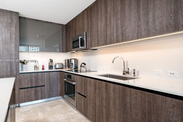 68 SE 6th St 2807, Miami, FL 33131