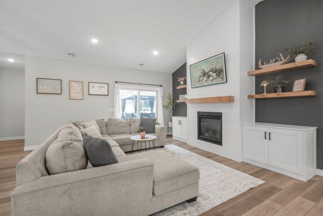 28200 144th Street NW, Zimmerman, MN 55398