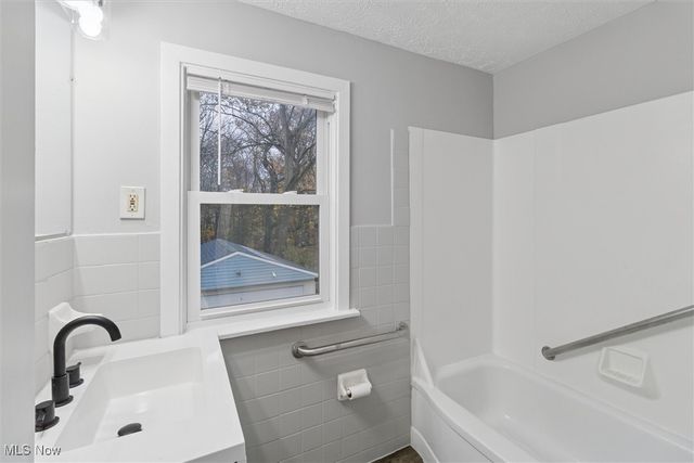 14104 Saybrook Avenue, Cleveland, OH 44105