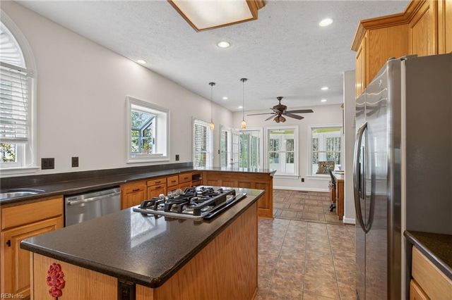 111 Leyland CT, Yorktown, VA 23693