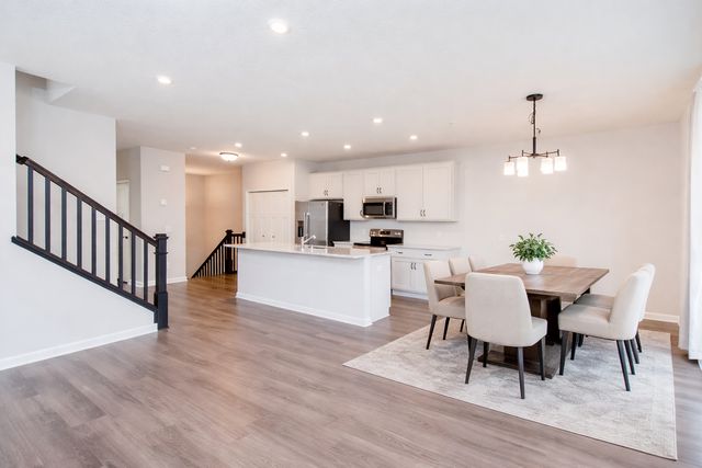 2217 Gateway Hill Road, North Saint Paul, MN 55109