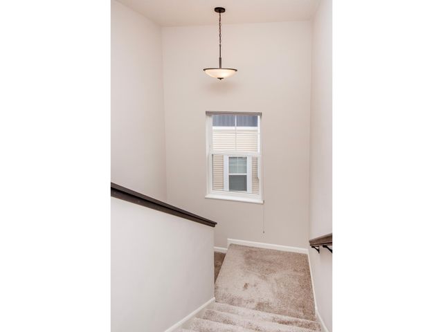 2217 Gateway Hill Road, North Saint Paul, MN 55109