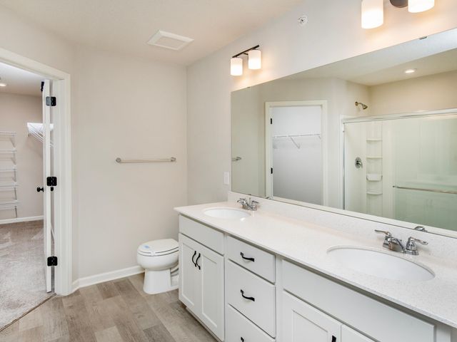 2217 Gateway Hill Road, North Saint Paul, MN 55109