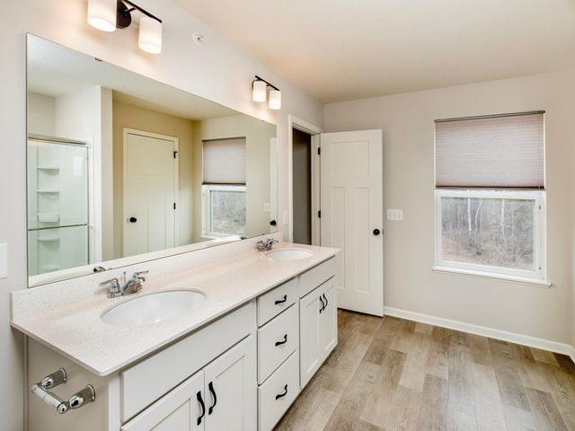 2217 Gateway Hill Road, North Saint Paul, MN 55109