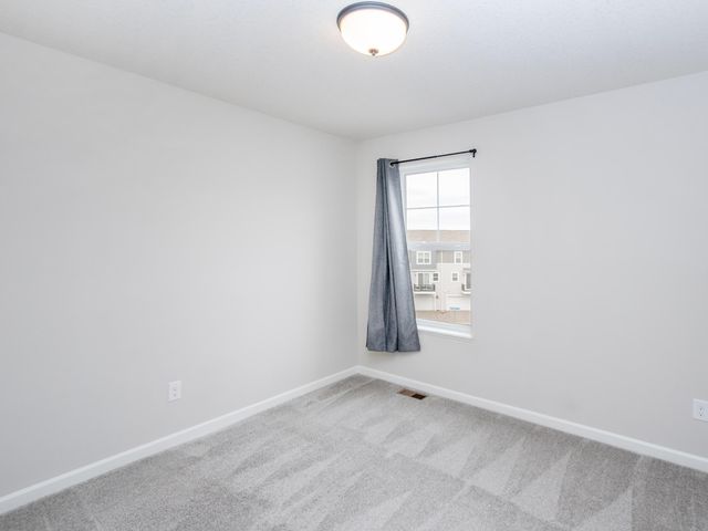 2217 Gateway Hill Road, North Saint Paul, MN 55109