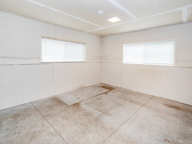 2217 Gateway Hill Road, North Saint Paul, MN 55109