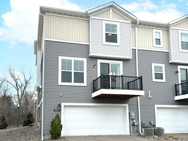 2217 Gateway Hill Road, North Saint Paul, MN 55109