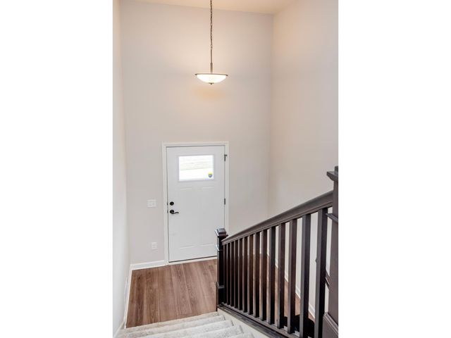 2217 Gateway Hill Road, North Saint Paul, MN 55109