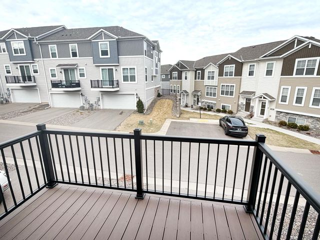 2217 Gateway Hill Road, North Saint Paul, MN 55109