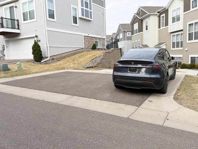 2217 Gateway Hill Road, North Saint Paul, MN 55109