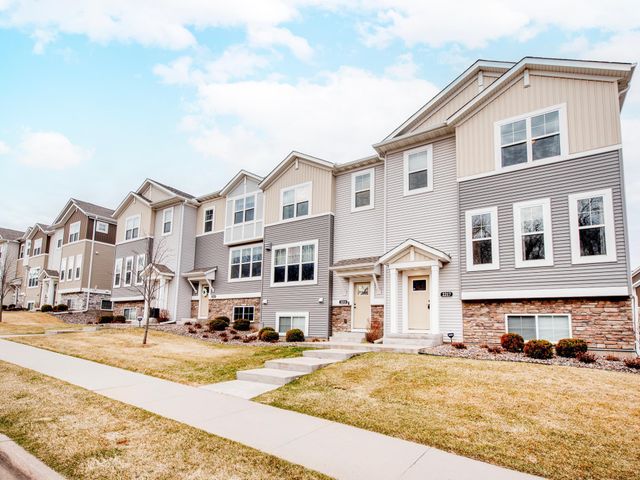 2217 Gateway Hill Road, North Saint Paul, MN 55109