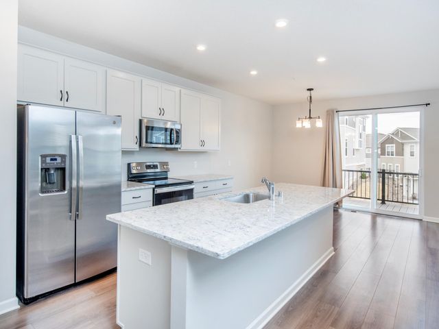 2217 Gateway Hill Road, North Saint Paul, MN 55109