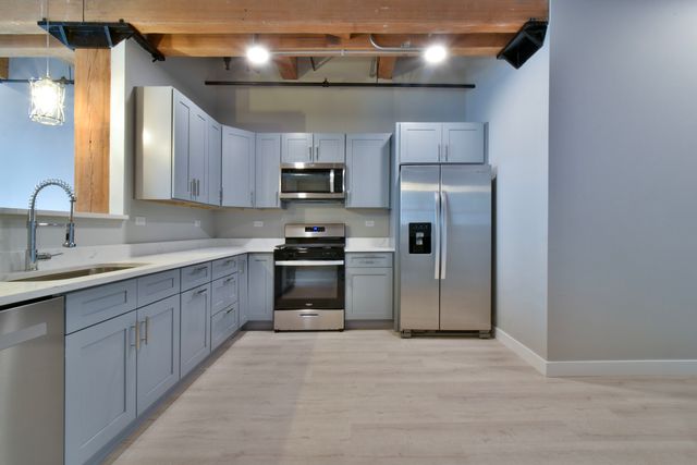 11 E Illinois Street 302, Chicago, IL 60611