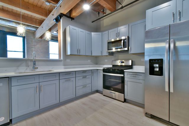 11 E Illinois Street 302, Chicago, IL 60611