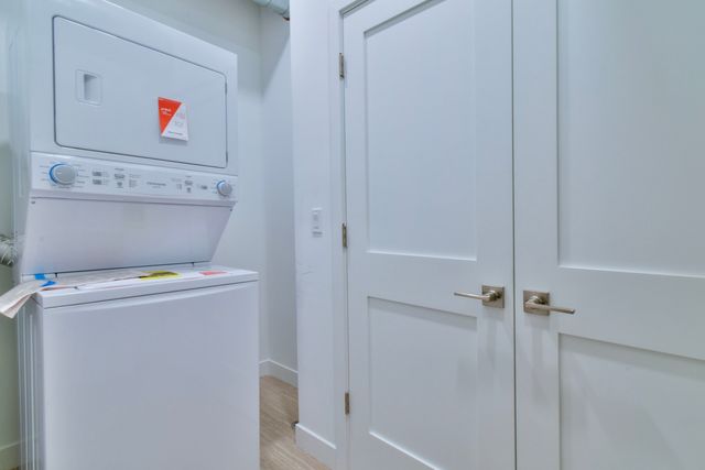 11 E Illinois Street 302, Chicago, IL 60611