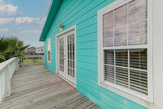 1089 Melody Lane, Crystal Beach, TX 77650