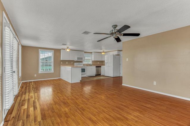 1089 Melody Lane, Crystal Beach, TX 77650