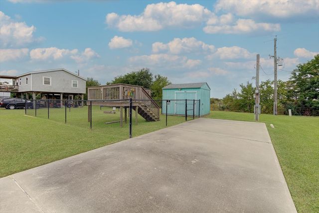 1089 Melody Lane, Crystal Beach, TX 77650