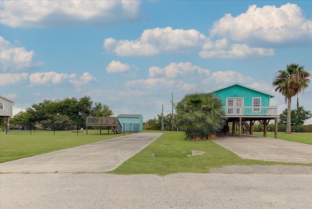 1089 Melody Lane, Crystal Beach, TX 77650