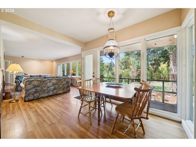 7270 Sw SYLVAN Ct, Portland, OR 97225